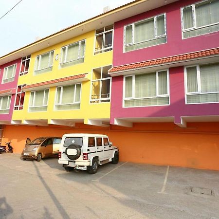 Mmr Holiday Inn ウーティ エクステリア 写真