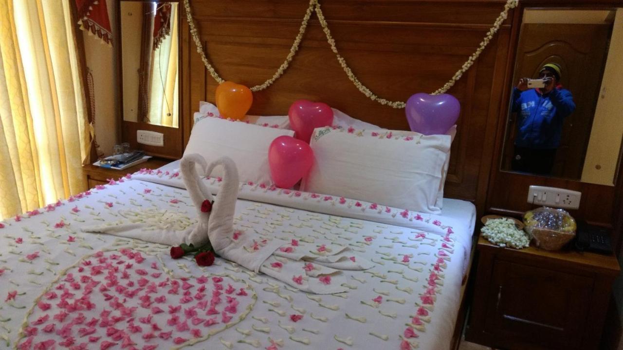 Mmr Holiday Inn ウーティ エクステリア 写真