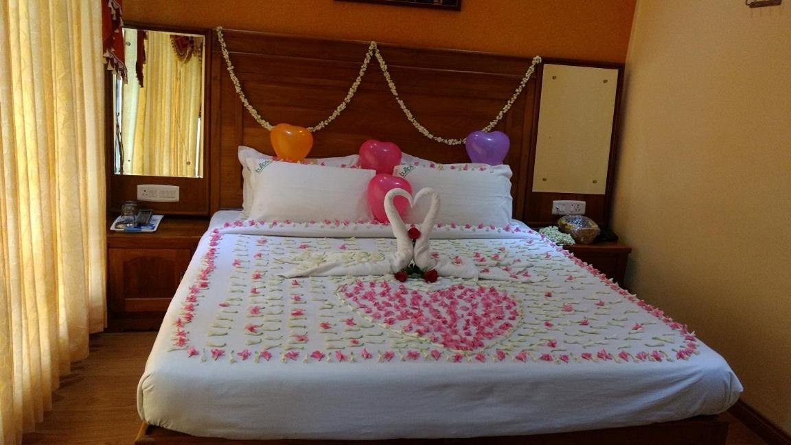 Mmr Holiday Inn ウーティ エクステリア 写真