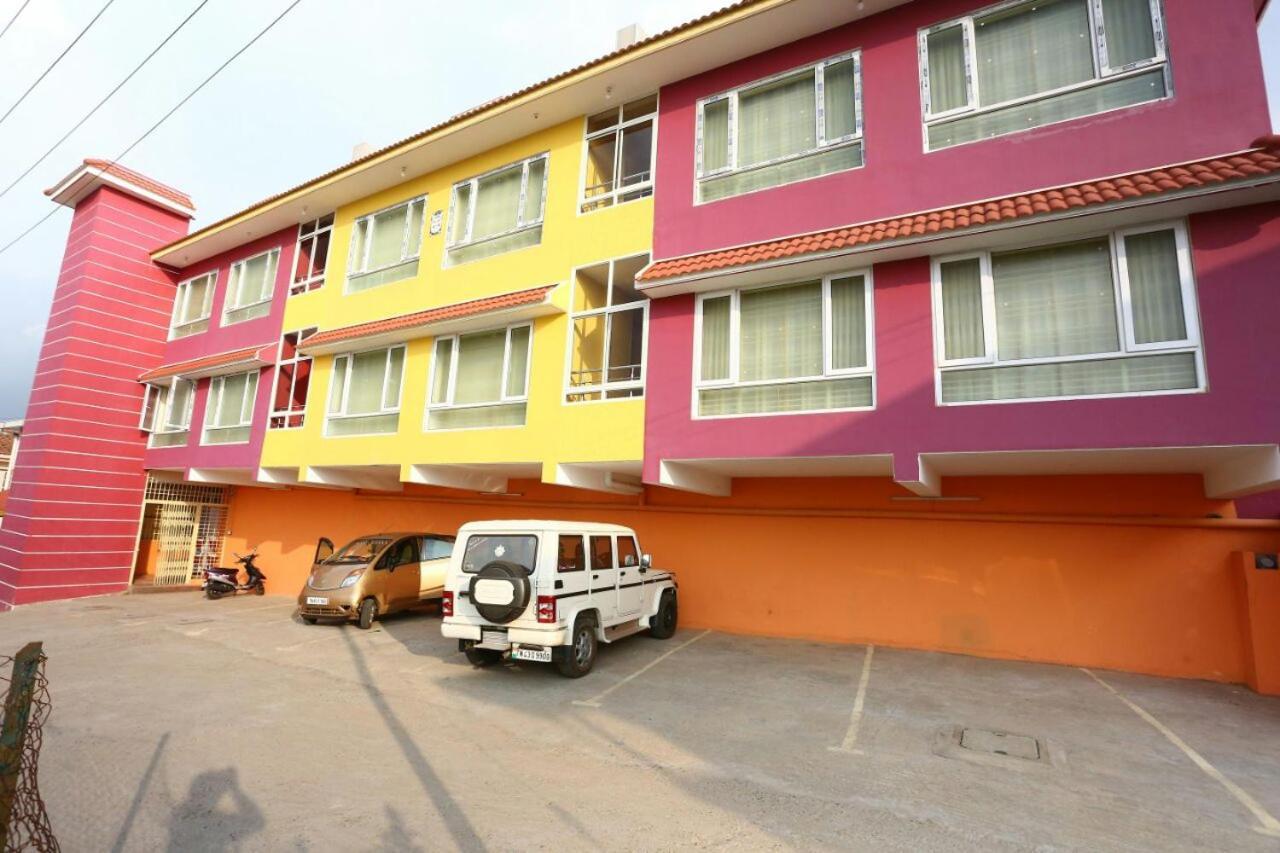 Mmr Holiday Inn ウーティ エクステリア 写真